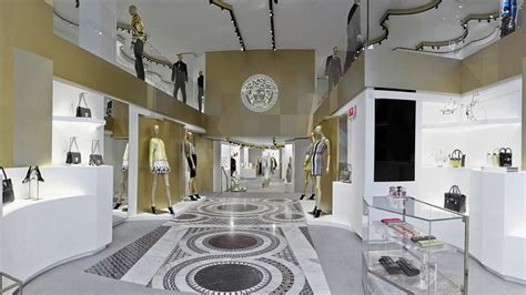 versace paseo de gracia|Versace abre su primera tienda en Barcelona .